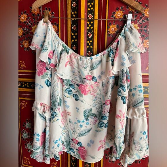 Parker floral 100% silk off shoulder top, flutter sleeves, ruffle neckli… - Picture 5 of 10